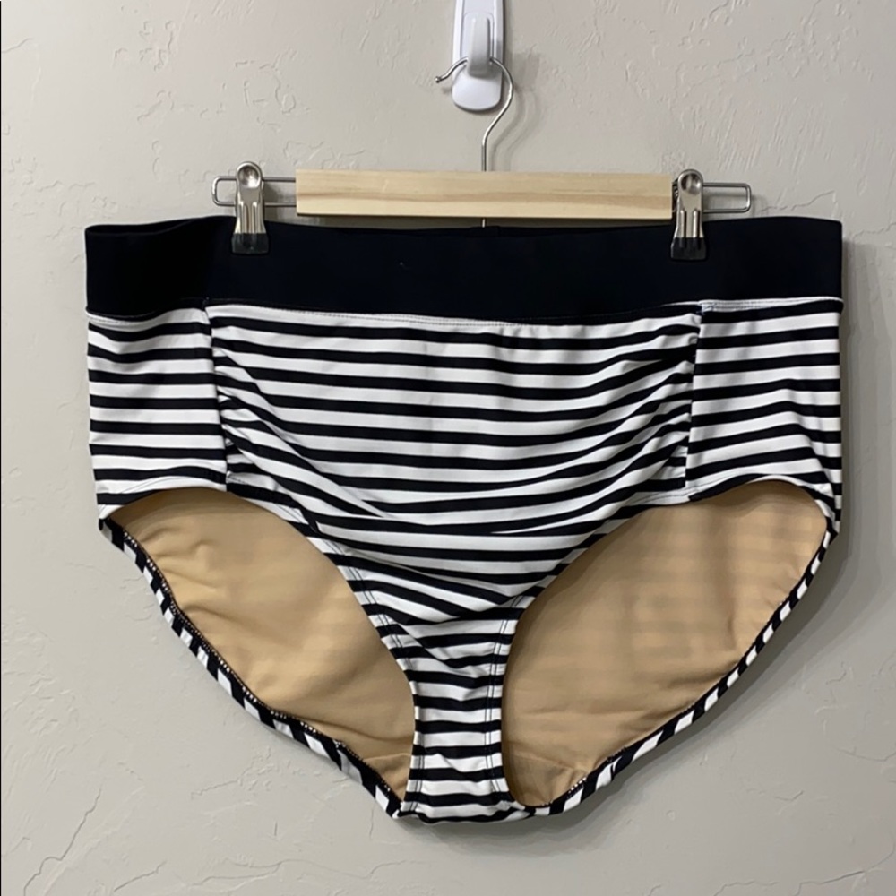 Swim by Cacique Black and white bottoms 18w